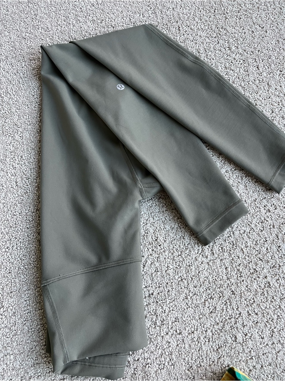 lululemon athletica women Olive leggings size 2 excellent condition